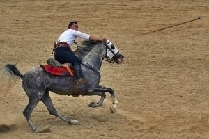 at_ustunde_cirit_atmak