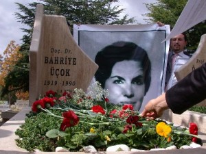 Bahriye-Ucok-un-kizi-Kumru-Uc1